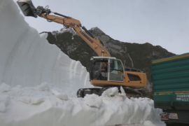 На гірськолижних курортах Австрії заготовляють сніг про запас
