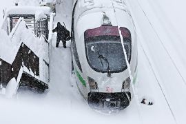 Сніговий колапс у Німеччині спричинив затримання транспорту
