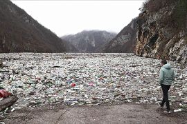 Сміття, що плаває на річці Дрина, шкодить туризму в Боснії