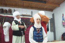У Киргизстані відроджують традицію носити жіночий головний убір елечек