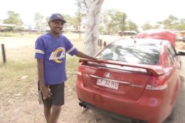 Аборигени в Австралії їздять на старих автомобілях місцевого виробництва
