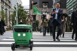 Робот-кур’єр почав доставляти їжу в Токіо