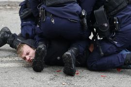 Польська поліція розганяє фермерів сльозогінним газом та шумовими гранатами