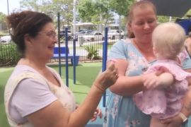 В Австралії названі бабусі простягають руку допомоги молодим мамам