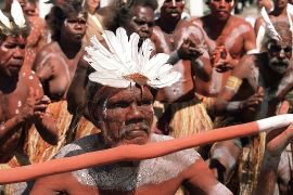 Англія повернула Австралії списи аборигенів, які вивіз Джеймс Кук