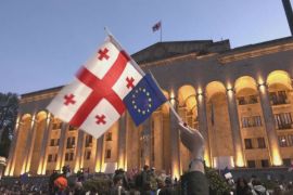 Біля парламенту Грузії розганяють демонстрантів, поки всередині обговорюють закон про іноагентів