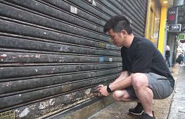 Бізнесмени Гонконгу змушені закривати магазини