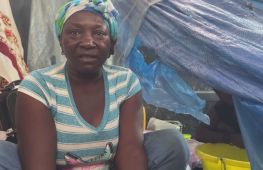У Гаїті біженці змушені жити в поганих умовах у тимчасових притулках