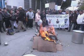 Аргентинські активісти влаштували протест біля державного складу з гумдопомогою
