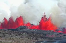 Ісландський вулкан на півострові Рейк’янес викинув лаву на 50 метрів угору