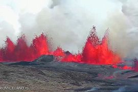 Ісландський вулкан на півострові Рейк’янес викинув лаву на 50 метрів угору