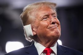 «Він крутий»: Трамп прибув на з’їзд своєї партії з пов’язкою на вусі
