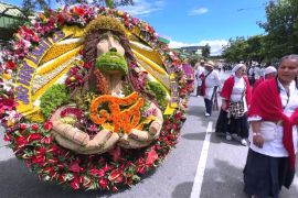 Фестиваль квітів «Сільєтерос» прикрасив вулиці Медельїна в Колумбії