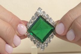 Брошка зі смарагдом Ага-хана пішла з молотка за $8,8 млн на аукціоні в Женеві