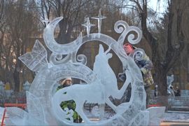 Снігові та крижані скульптури прикрасили Харбін у Китаї