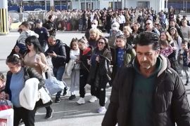 Підводні землетруси змусили туристів тікати з грецького острова Тира