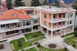 Яка на вигляд вілла, де 40 років жив албанський диктатор