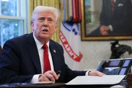 Дональд Трамп оголосив про нові 25-відсоткові мита на автомобілі