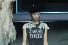 Марія Грація К’юрі демонструє нові образи Dior на Паризькому тижні моди