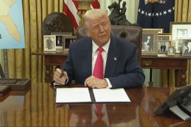 Трамп відклав запровадження мит на товари з Мексики й Канади та зробив низку заяв