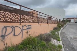 Хвиля нападів на в’язниці Франції: Макрон обіцяє покарати винних