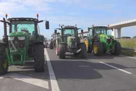 Фермери на тракторах частково перекрили дороги поруч із Парижем