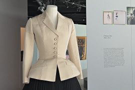 На виставці Christian Dior у Нью-Йорку показують вбрання всіх креативних директорів бренду