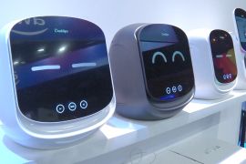 Роботи, медичні пристрої та аксесуари для незрячих на виставці VivaTech у Парижі