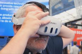 Як розумні шкарпетки та окуляри віртуальної реальності допомагають людям з деменцією