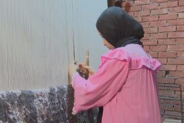 Єгипетські майстри тчуть килими та заробляють на життя