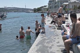 Спека в Туреччині: жителі шукають порятунку біля води та в тіні