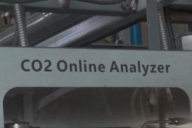 Кенійський завод виловлює CO₂ з повітря й перетворює його на каміння