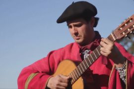 Традиція паяди — виконання віршів під музику — сотні років живе в Аргентині