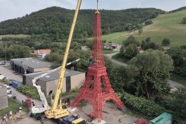 Французький дідусь завершив будівництво репліки Ейфелевої вежі