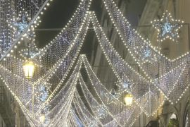 Вогні, феєрверки та парад Крампусів: у Європі стартує різдвяний сезон