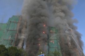 Смертоносна пожежа в Гонконгу охопила сім 32-поверхових житлових будівель