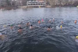 330 людей взяли участь у зимовому запливі у Празі