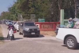 Люди тікають від кордону Таїланду та Камбоджі після відновлення боїв
