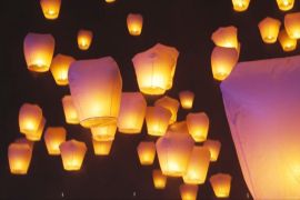 Сяйні ліхтарики несуть мрії і побажання в небо над Тайванем