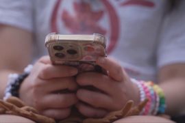 У школах Чилі заборонили мобільні телефони
