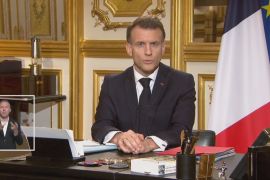 Макрон: Франція направляє авіаносець у Середземне море