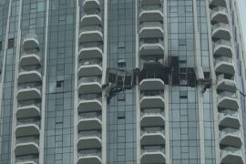 Кадри очевидця показали наслідки удару дроном по хмарочосу в Дубаї