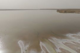 У саудівській пустелі наповнилося водою сезонне озеро