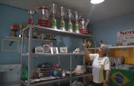 Літня бразилійка утримує футбольний клуб, щоб захистити підлітків від впливу вулиць