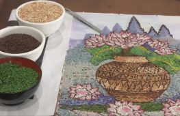 Камбоджійська художниця створює дивовижні картини з рису