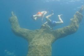 Туристи рятуються від спеки в хорватському підводному музеї